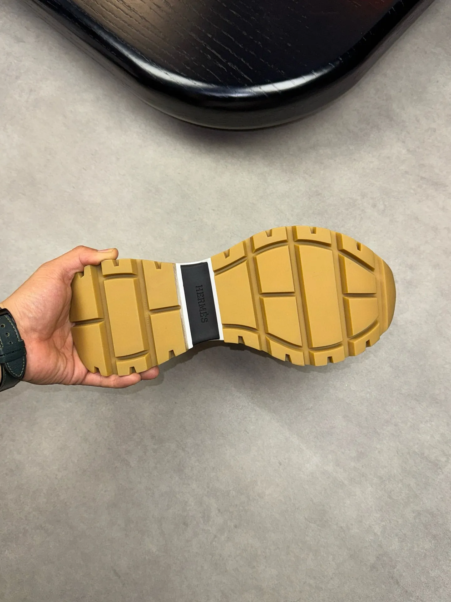 [HERMES] Hermès men's shoes💰560💰 - High-end quality original casual sports shoes - Upper: 🔝Nappa calfskin, high-grade elastic cloth, brand webbing - Lining: elastic cloth, foot pad; water-dyed cowhide - Outsole: ultra-light T men's shoes 💰U foam rubber; two-color molded outsole -Ultra-high quality control and fine workmanship: outstanding (high-end, extravagance, grade) -Size: 39-44 (38, 45, can be customized)